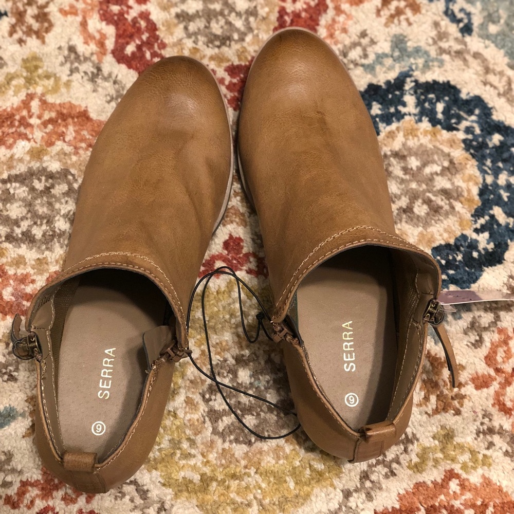 Women’s size 9 booties